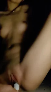 半夜偷偷自卫出白浆