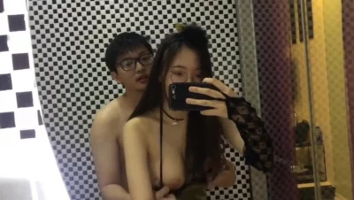 巨乳老婆！镜子面前难得被我抽插到高潮 一直娇喘